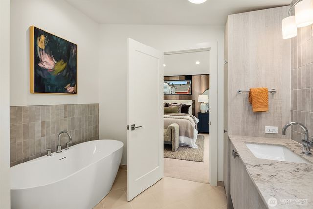 4411 1st Avenue NE, Seattle, WA 98105