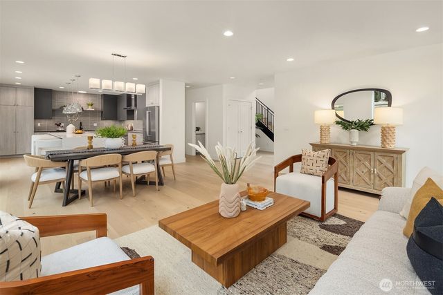 4411 1st Avenue NE, Seattle, WA 98105