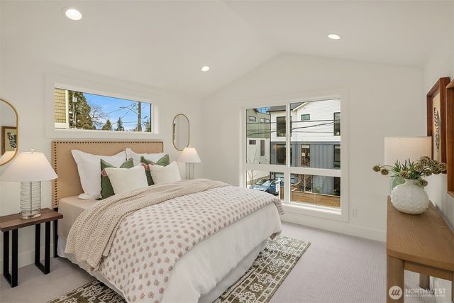 4411 1st Avenue NE, Seattle, WA 98105