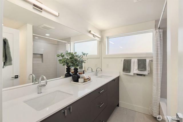 4411 1st Avenue NE, Seattle, WA 98105