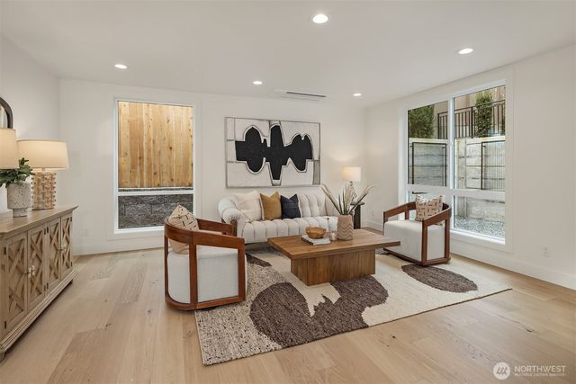 4411 1st Avenue NE, Seattle, WA 98105