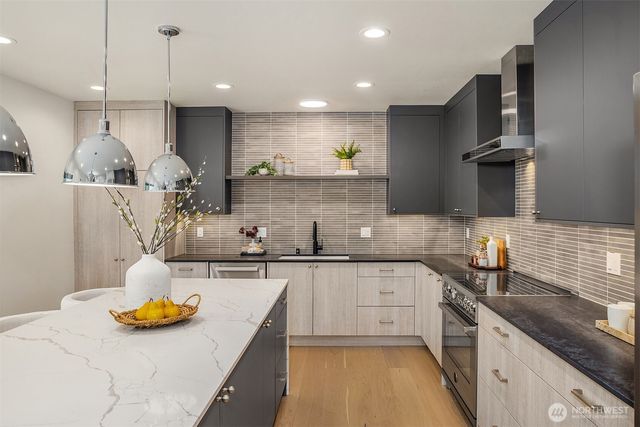 4411 1st Avenue NE, Seattle, WA 98105