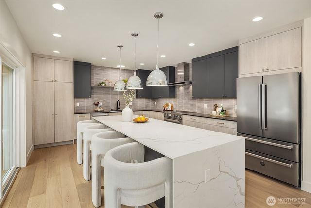 4411 1st Avenue NE, Seattle, WA 98105