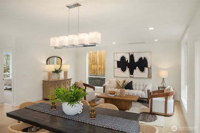 4411 1st Avenue NE, Seattle, WA 98105