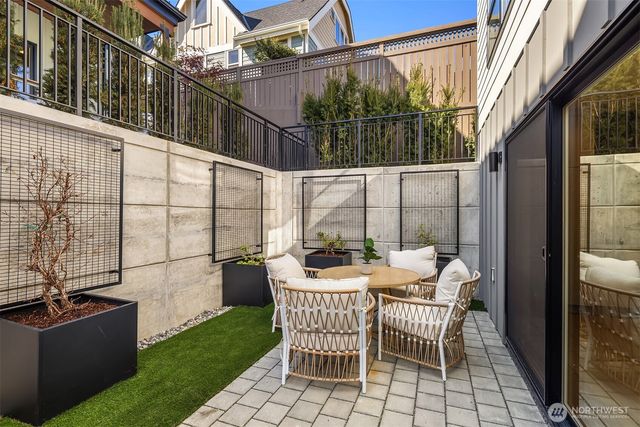 4411 1st Avenue NE, Seattle, WA 98105