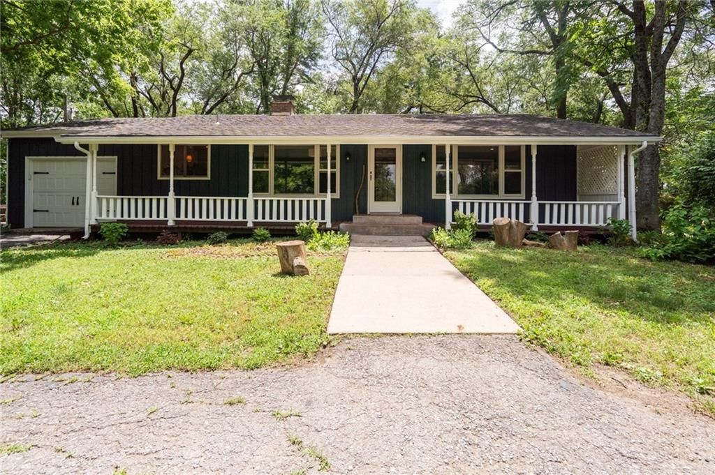 1211 N 1800 Road, Lawrence, KS 66049