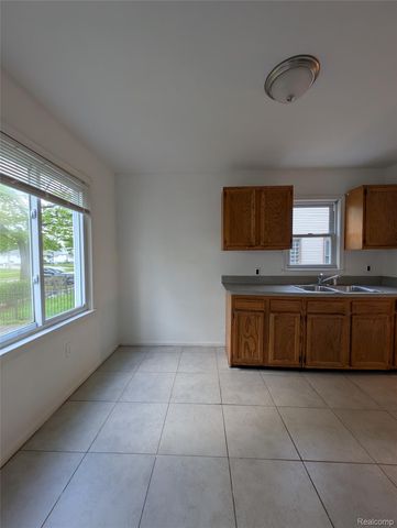 305 South Boulevard W, Pontiac, MI 48341