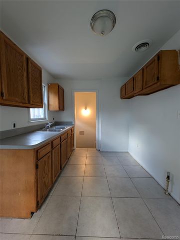 305 South Boulevard W, Pontiac, MI 48341