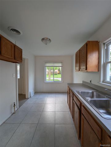 305 South Boulevard W, Pontiac, MI 48341