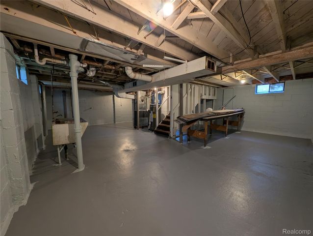 305 South Boulevard W, Pontiac, MI 48341
