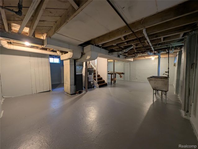 305 South Boulevard W, Pontiac, MI 48341