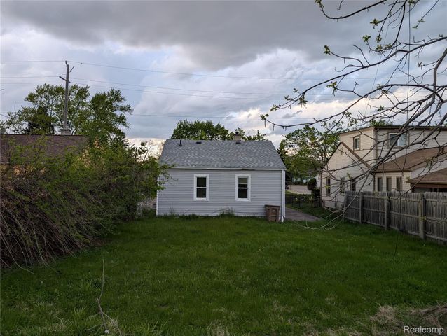 305 South Boulevard W, Pontiac, MI 48341