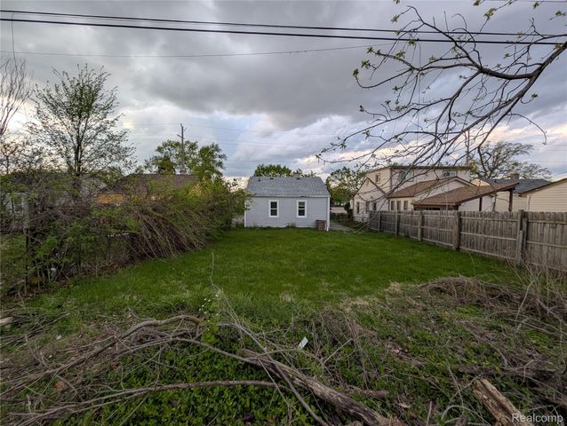 305 South Boulevard W, Pontiac, MI 48341