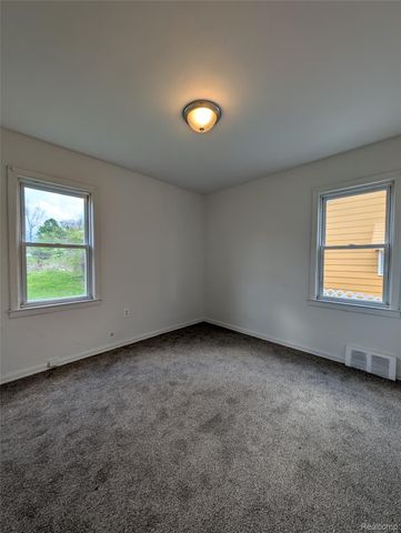 305 South Boulevard W, Pontiac, MI 48341