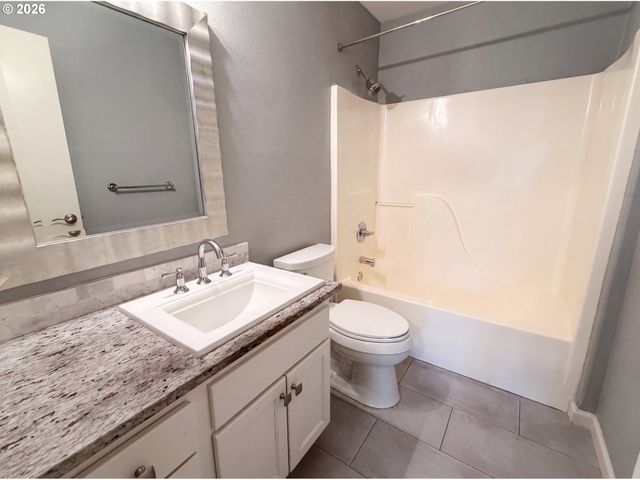 61 Se 171ST Ave, Portland, OR 97233