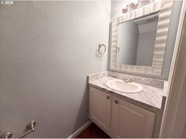 61 Se 171ST Ave, Portland, OR 97233