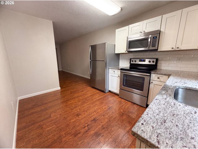 61 Se 171ST Ave, Portland, OR 97233