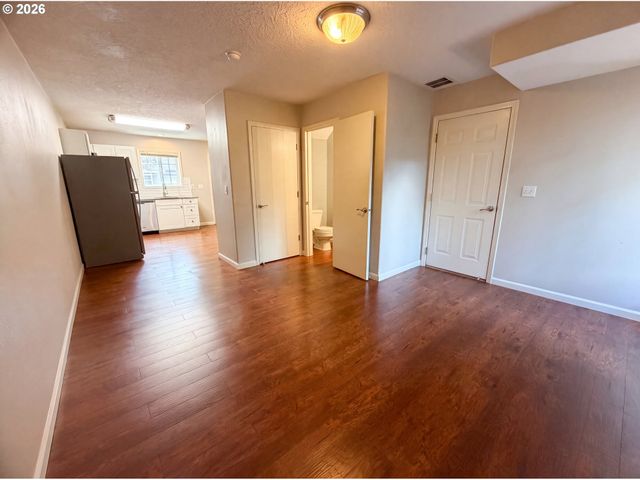 61 Se 171ST Ave, Portland, OR 97233