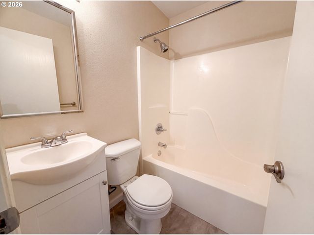 61 Se 171ST Ave, Portland, OR 97233
