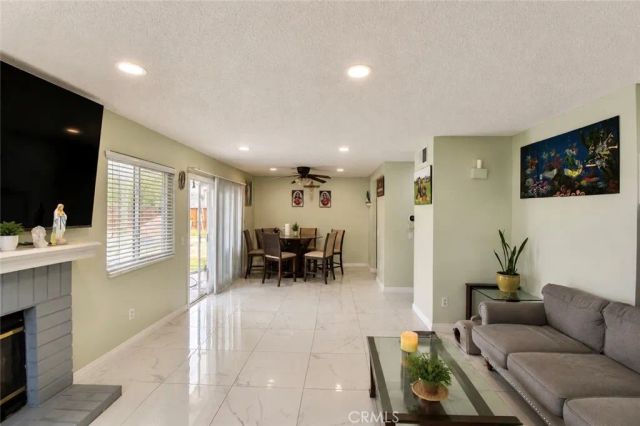 782 De La Luz, Perris, CA 92571