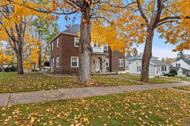 112 2nd Avenue NW, Faribault, MN 55021