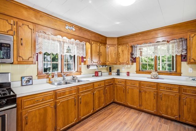 31 Pages Lane, Hampton Falls, NH 03844
