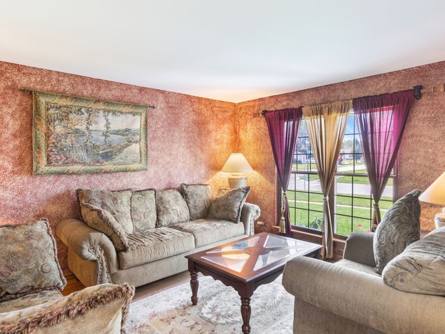 240 W Winding Trail Circle, Round Lake, IL 60073