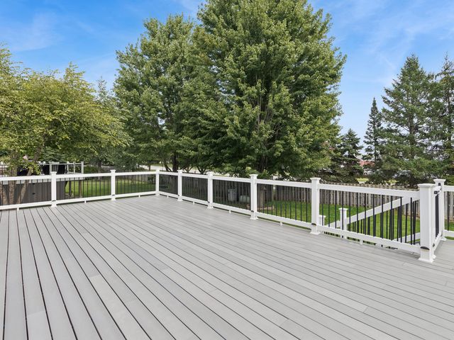 240 W Winding Trail Circle, Round Lake, IL 60073