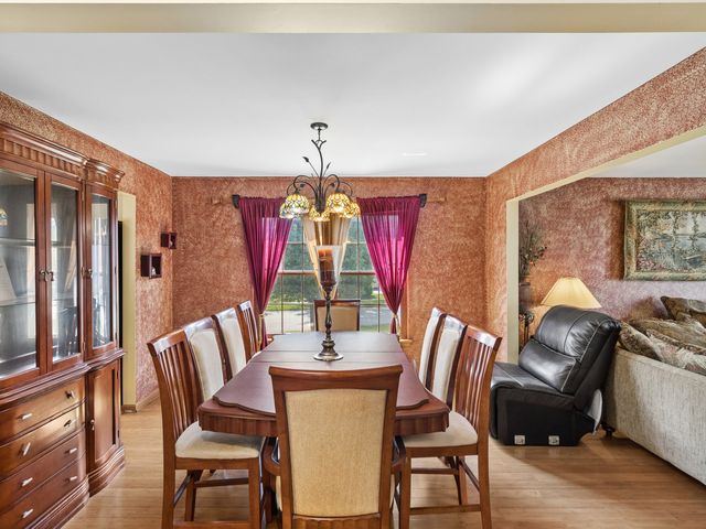 240 W Winding Trail Circle, Round Lake, IL 60073