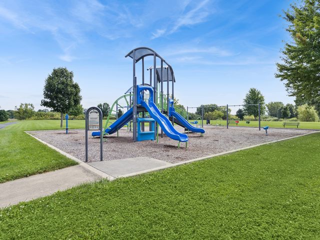 240 W Winding Trail Circle, Round Lake, IL 60073