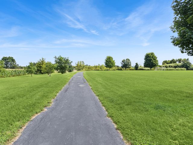 240 W Winding Trail Circle, Round Lake, IL 60073