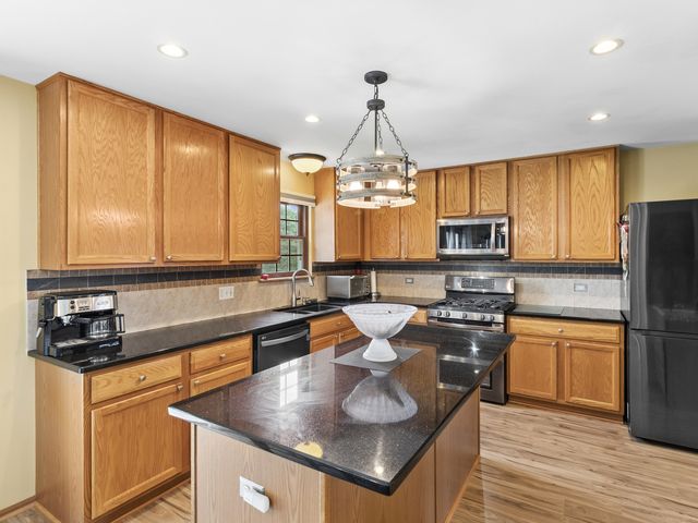 240 W Winding Trail Circle, Round Lake, IL 60073