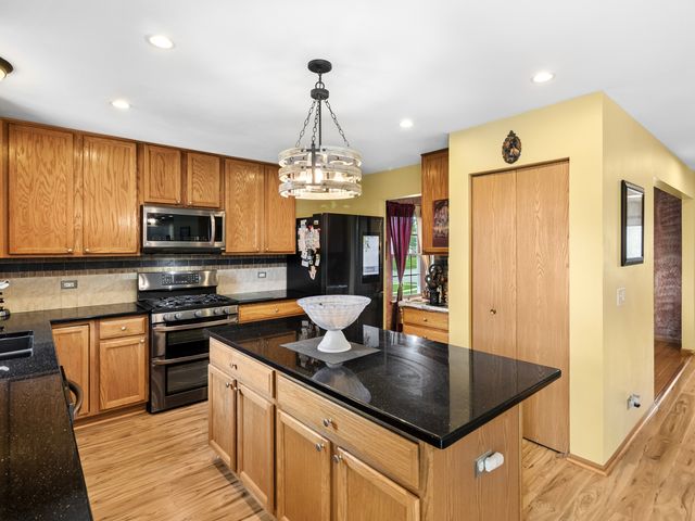 240 W Winding Trail Circle, Round Lake, IL 60073