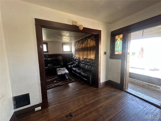 3718 S Spring Avenue, St Louis, MO 63116