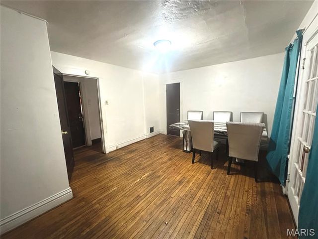 3718 S Spring Avenue, St Louis, MO 63116