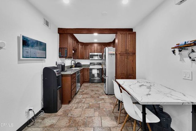 1256 Patricia Avenue 15, Simi Valley, CA 93065