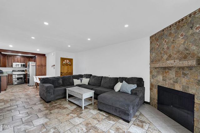 1256 Patricia Avenue 15, Simi Valley, CA 93065