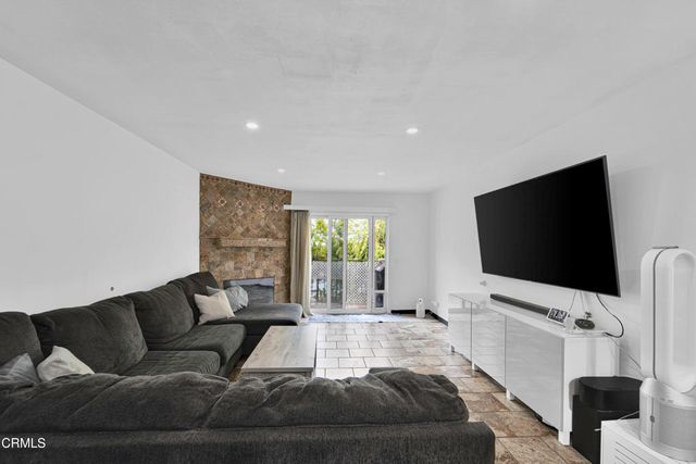 1256 Patricia Avenue 15, Simi Valley, CA 93065