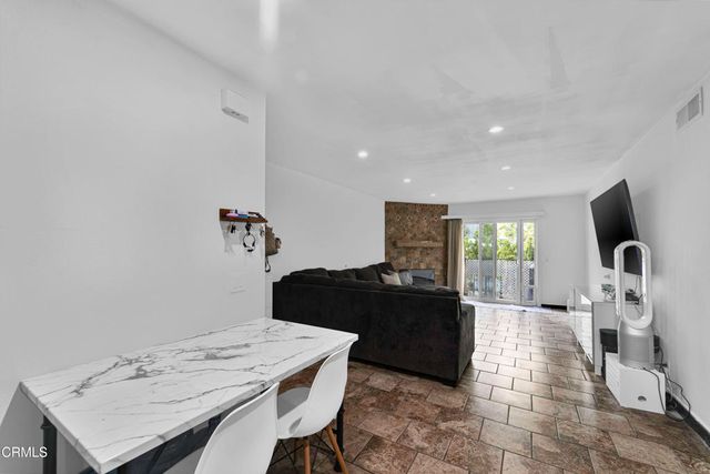 1256 Patricia Avenue 15, Simi Valley, CA 93065