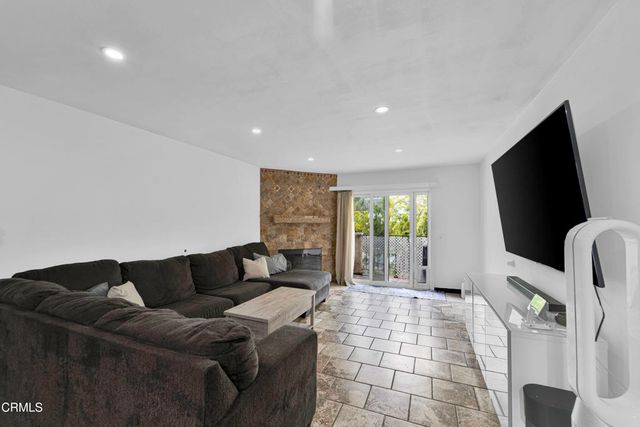 1256 Patricia Avenue 15, Simi Valley, CA 93065