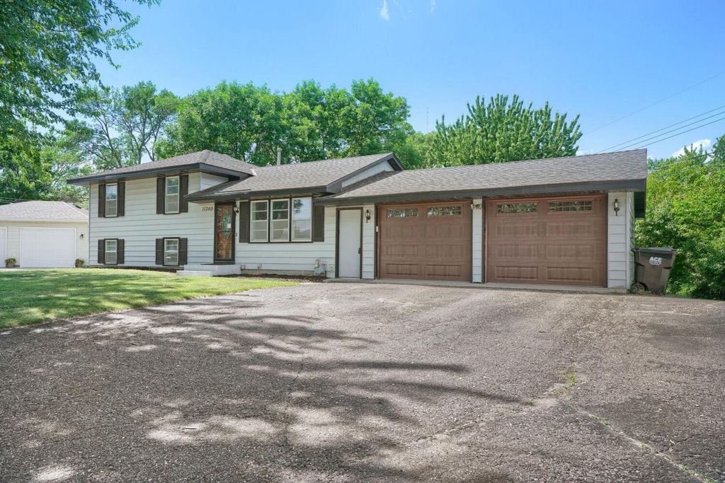 11340 Gladiola Street NW, Coon Rapids, MN 55433