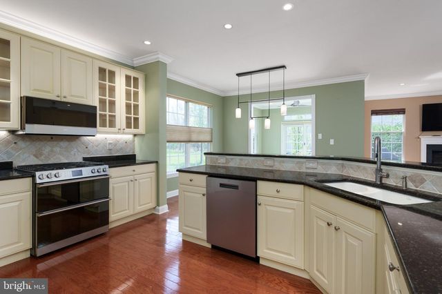 34 PORTOFINO DR, Hamilton, NJ 08691