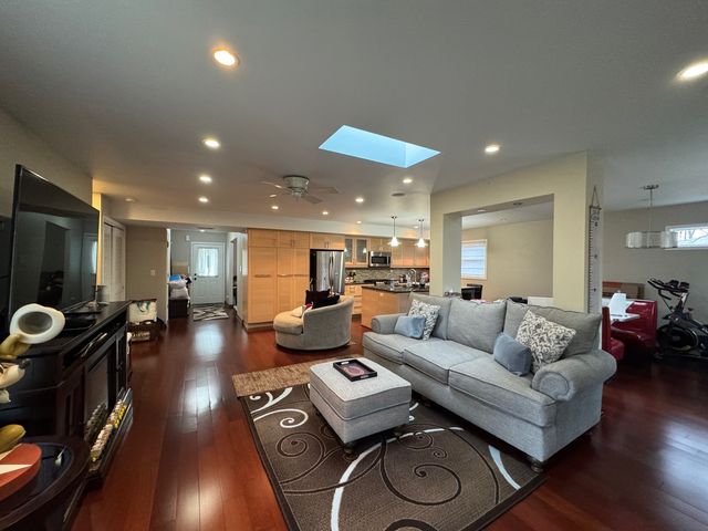 404 Livingston Drive, New Lenox, IL 60451