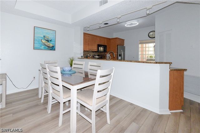 992 Woodshire LN D107, Naples, FL 34105