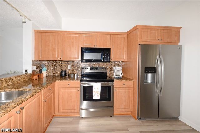 992 Woodshire LN D107, Naples, FL 34105