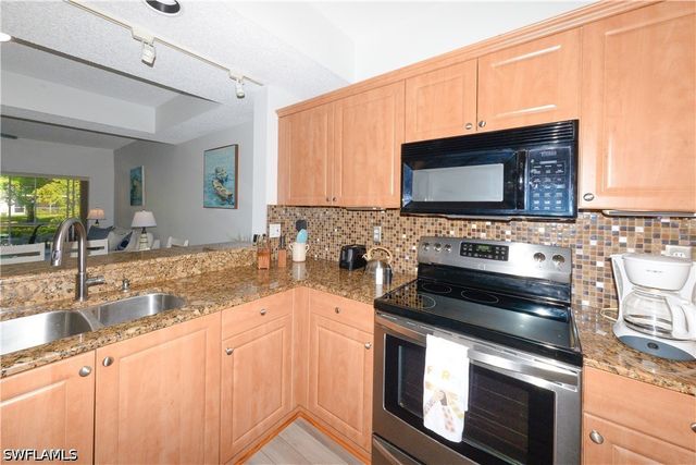 992 Woodshire LN D107, Naples, FL 34105