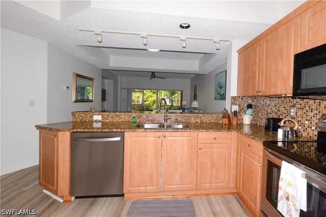 992 Woodshire LN D107, Naples, FL 34105