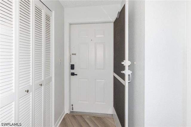 992 Woodshire LN D107, Naples, FL 34105