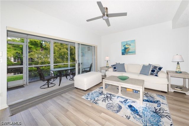 992 Woodshire LN D107, Naples, FL 34105