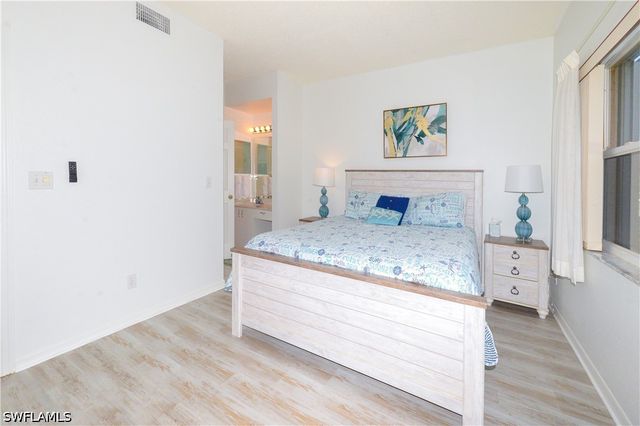 992 Woodshire LN D107, Naples, FL 34105